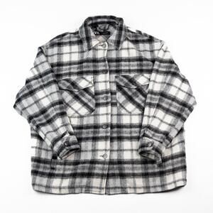 ZARA Women’s Black White Plaid Fleece Shirt Jacket Shacket Snap Front Size M